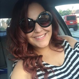 Meet your Posher, Yessenia